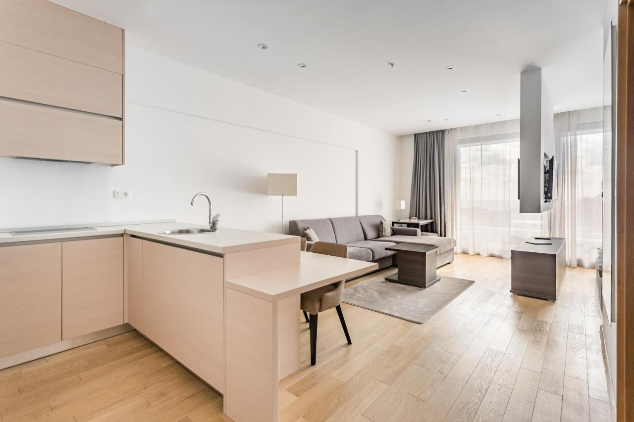 Lora In Apartman