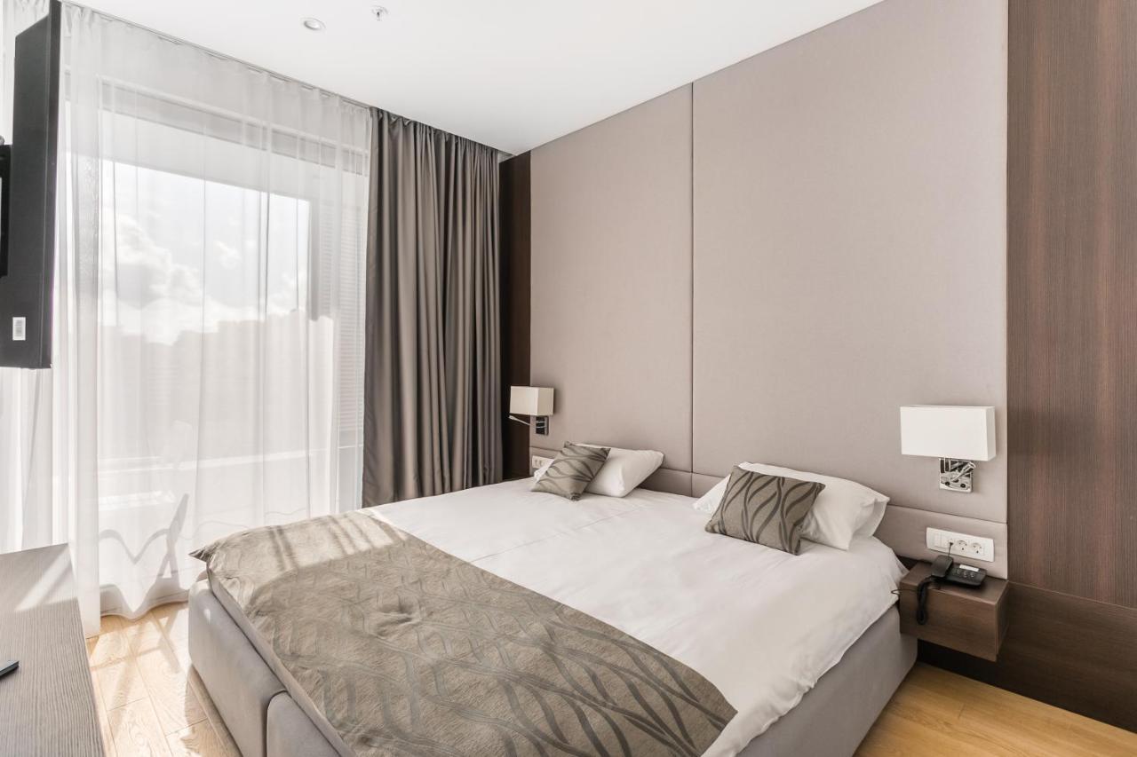 Lora In Apartman