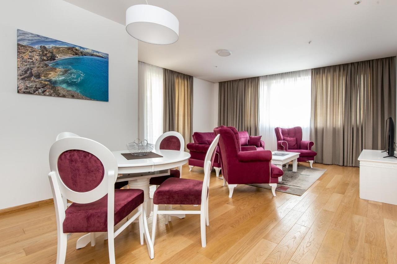 Lora In Apartman *