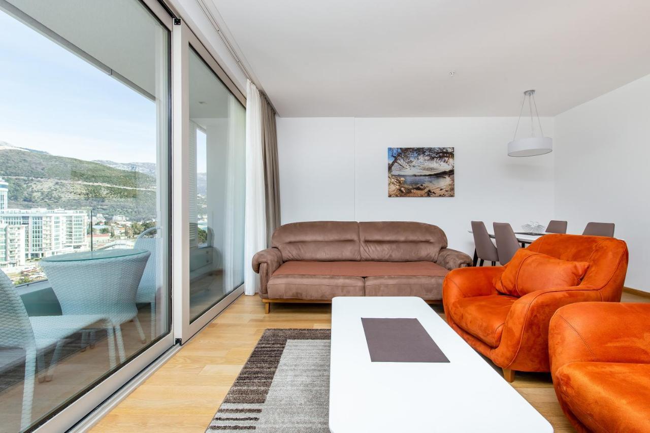 Lora In Apartman